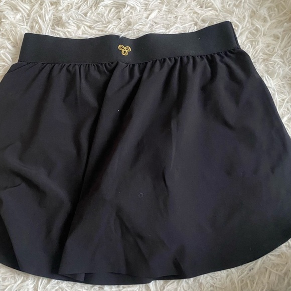 Aritzia Golden MoveTech™ Rally Skirt - Picture 5 of 9